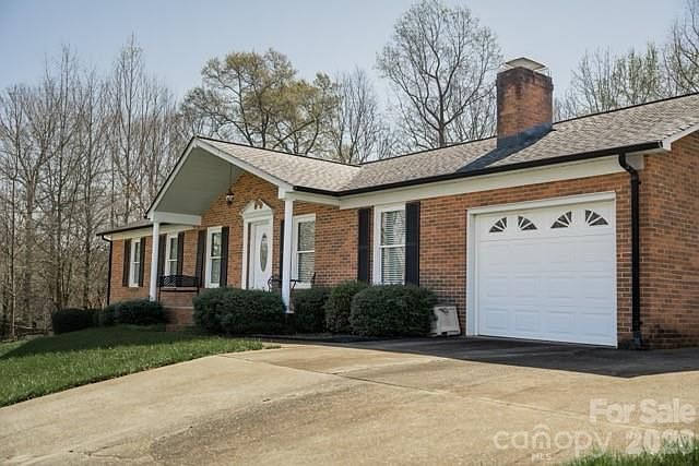 1st image of 2465 Wellington Dr
