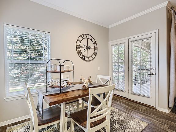 19 Breakfast Area