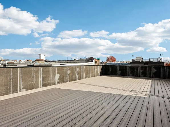 1003 Summit Avenue image 2 of 32