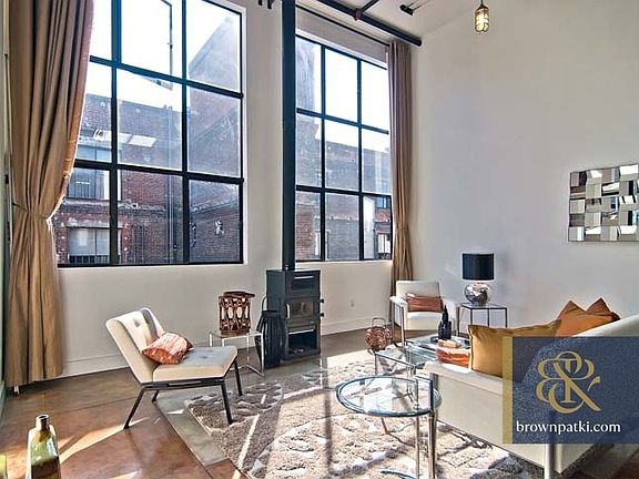 2nd image of 1 Clarence Pl Unit 14