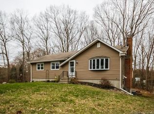 8 Wesley Dr, Shelton, CT 06484