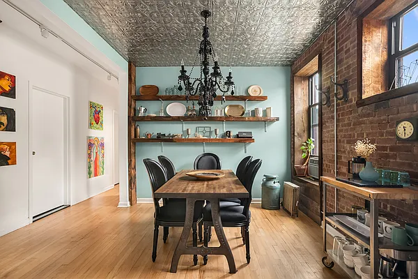 Sold by Compass | media 17