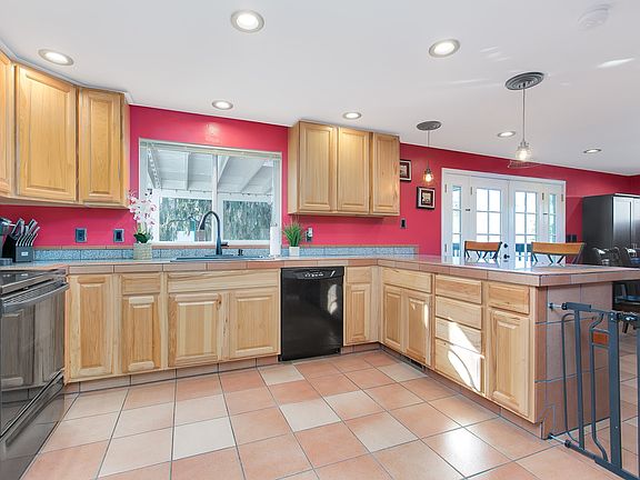 5th image of 6426 185th St SW