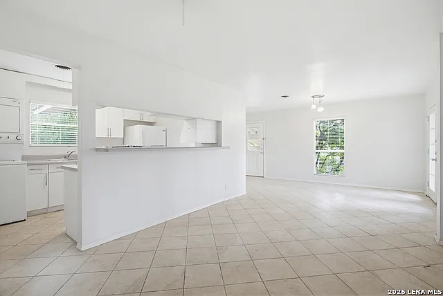 2125 E Lawndale Dr — Photo 3