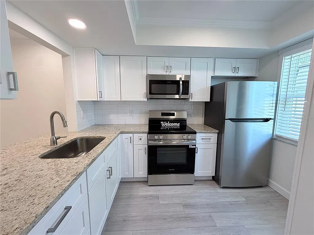 2 bed, 1.0 bath, 865 sqft, $1,600 — Photo 2