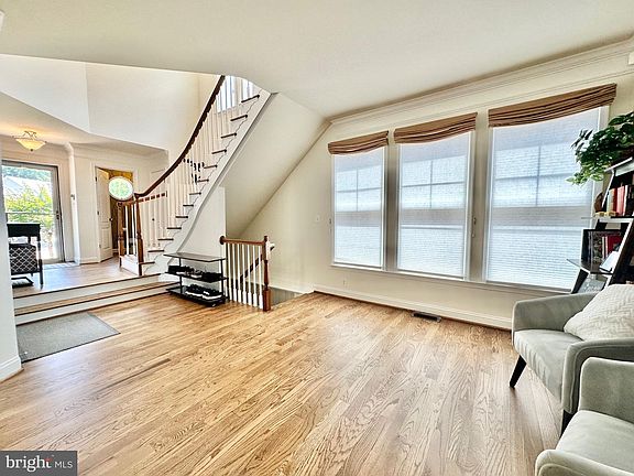 3rd image of 5643 Tower Hill Cir