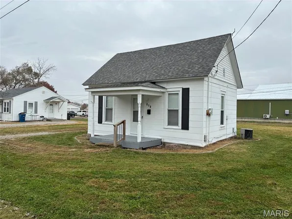818 E Washington Ave, Greenville, IL 62246