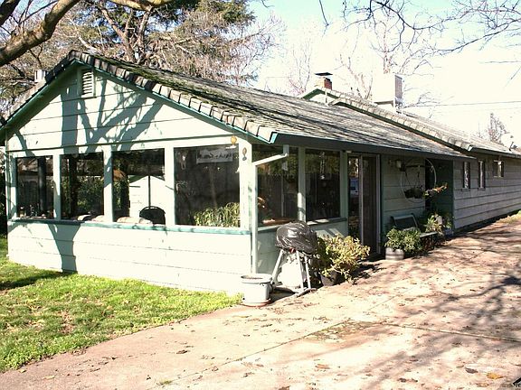 4th image of 20779 Oak St