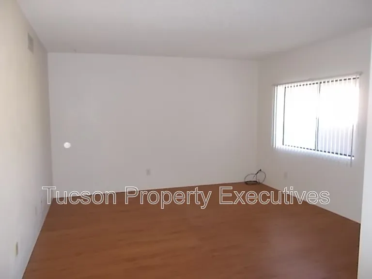 20 E Mills Dr #2 — Photo 7