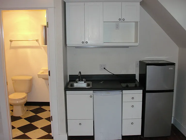 2241 NW Hoyt St #106 — Photo 8
