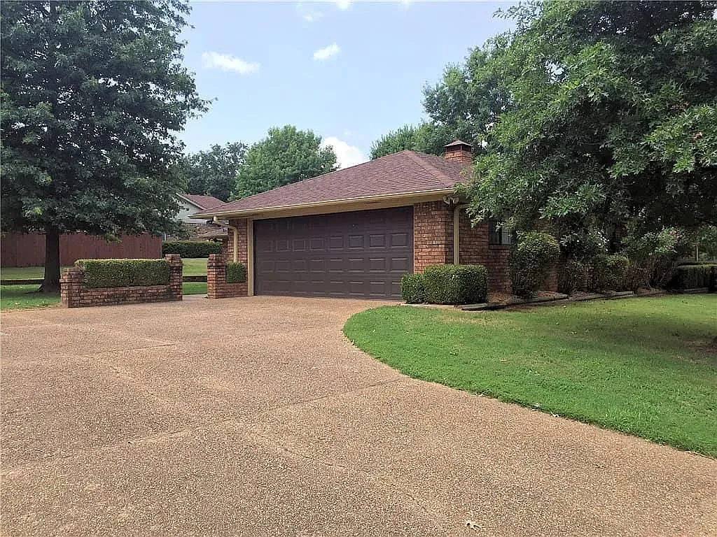 3 bed, 2375 sqft, $1,700 — Photo 3
