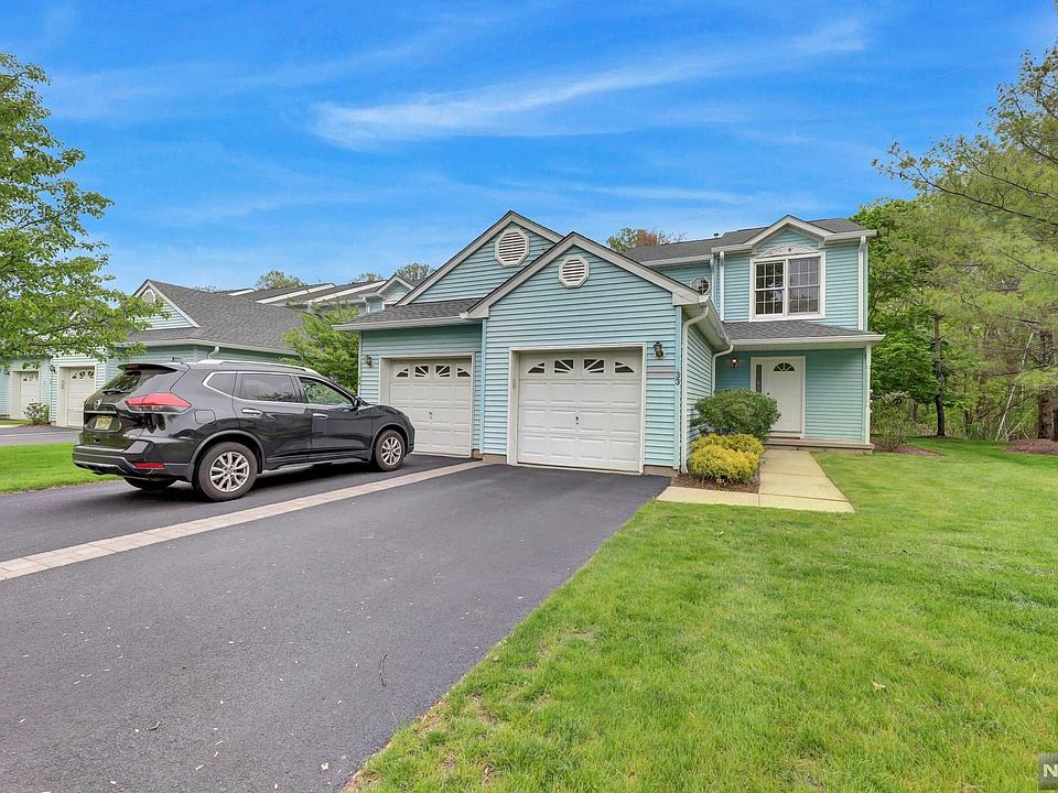 1st image of 33 Foxwood Sq N