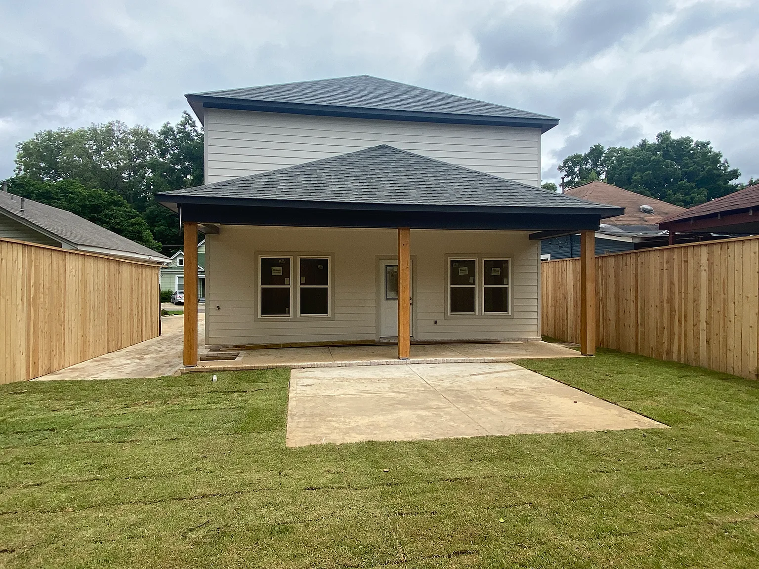 5 bed, 2500 sqft, $4,495 — Photo 4