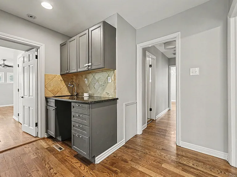 746 N Monaco Pkwy — Photo 10