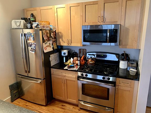 3rd image of 589 Essex St #1