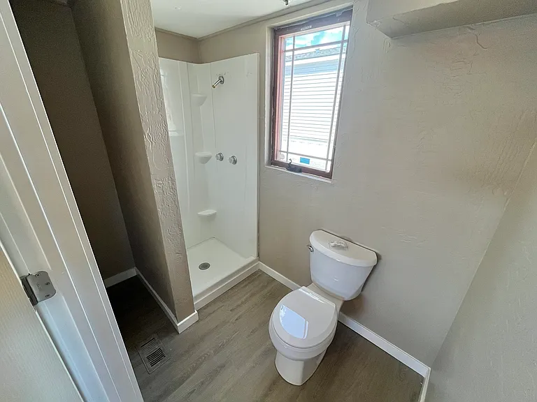 408 NW 8th St #5 — Photo 8