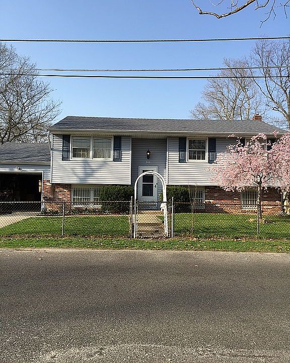 1st image of 318 Tulip St