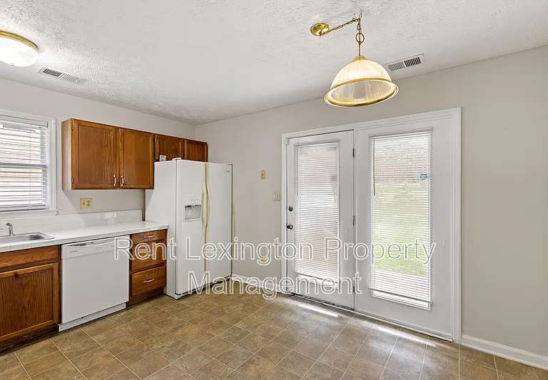4225 Steamboat Rd — Photo 8