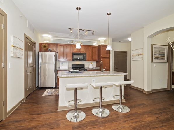 9600 Summit Point Dr #525