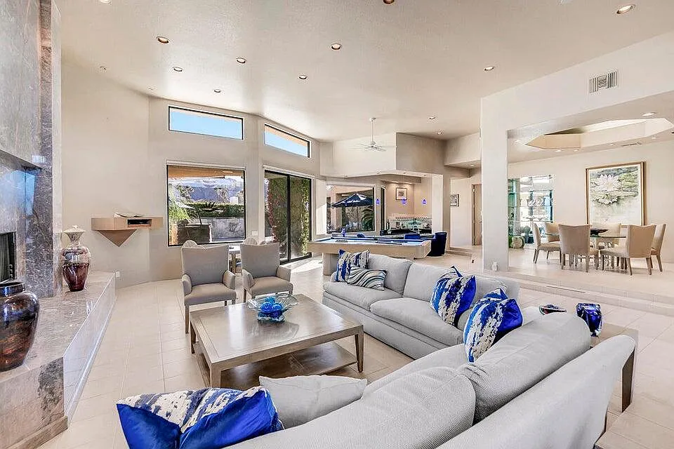4 bed, 4.5 bath, 5007 sqft, $19,000 — Photo 4