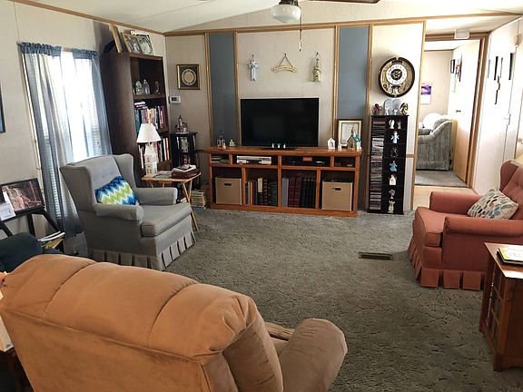 4th image of 410 Tulip Dr
