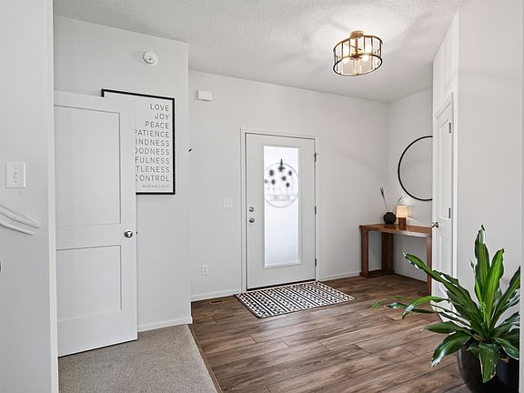 3rd image of 972 Forest Edge Cir
