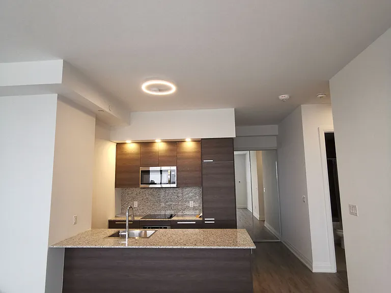 75 Canterbury Pl #Penthouse 605 — Photo 8