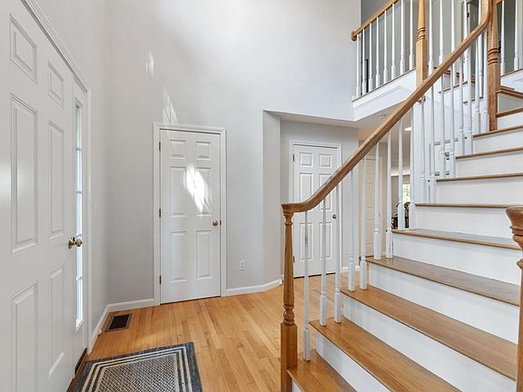 4th image of 22 Hillcrest Dr