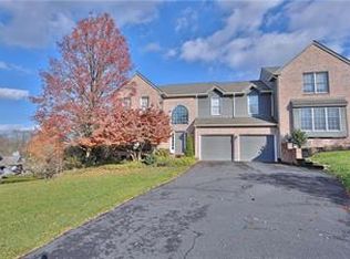 2845 Sheffield Dr, Emmaus, PA