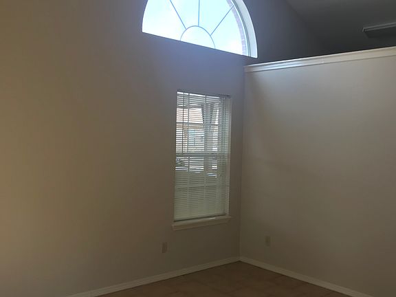 3rd image of 1619 Tampa St