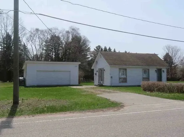 679 W Lake St, Harbor Springs, MI 49740