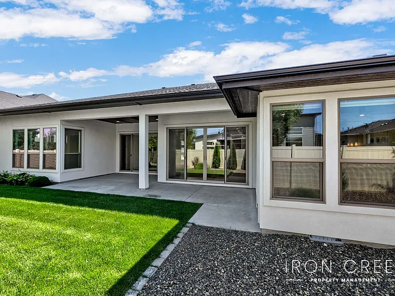 2285 S Aburge Ave — Photo 23