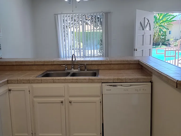 4604 Cahuenga Blvd #6 — Photo 6