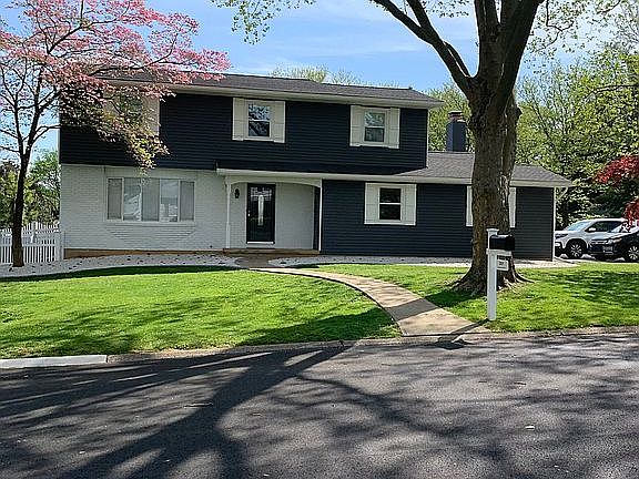 3rd image of 201 Applewood Dr