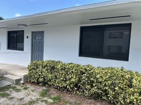 1590 NE 118th St, Miami, FL