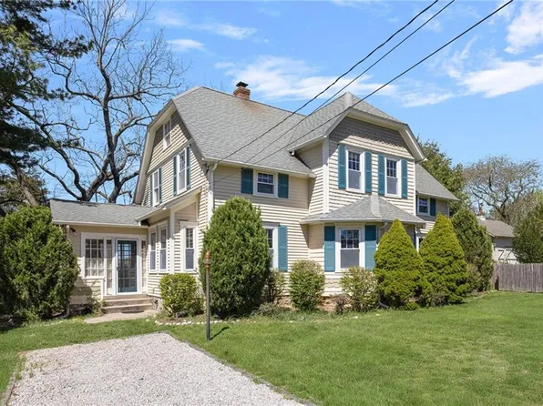 110 Narragansett Ave W, South Kingstown, RI 02879