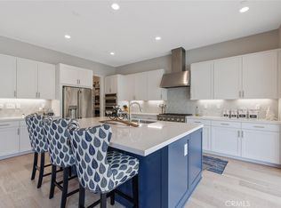 17725 Ridgeline Ct, Saugus, CA 91350