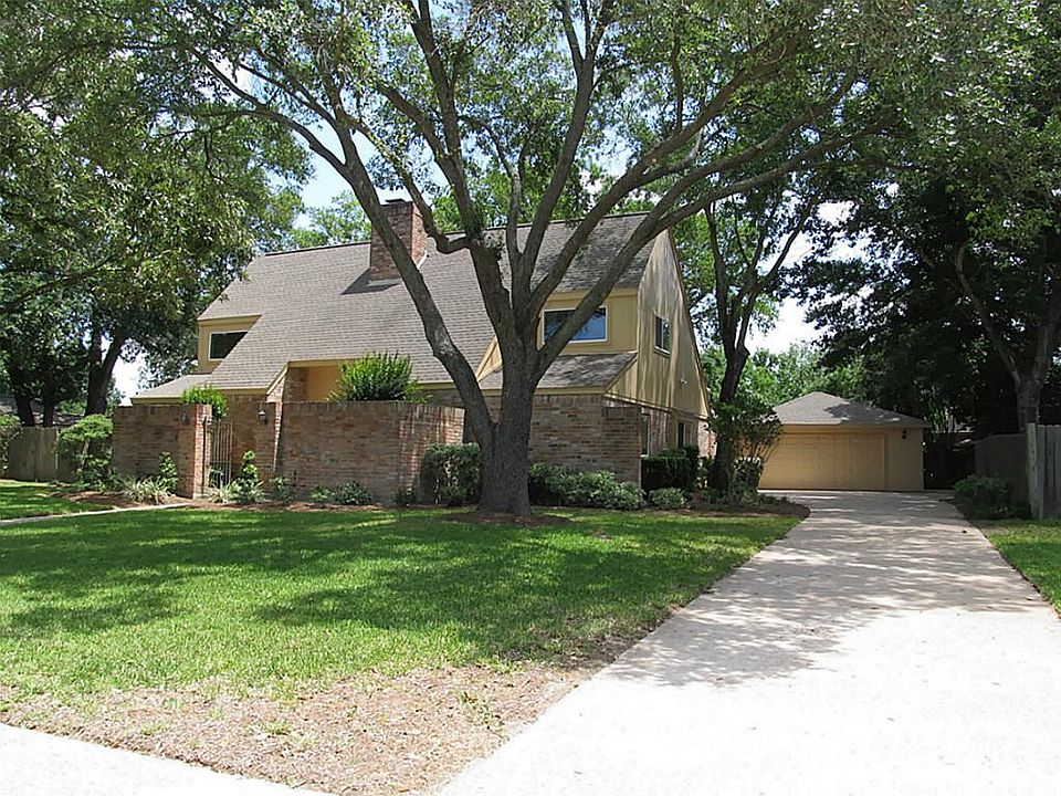 15325 WELWYN DR.
