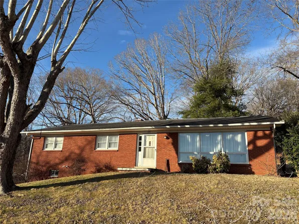606 Oakmont Dr, Canton, NC 28716