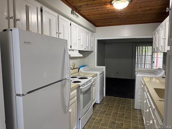 2nd image of 216 Hill Rise