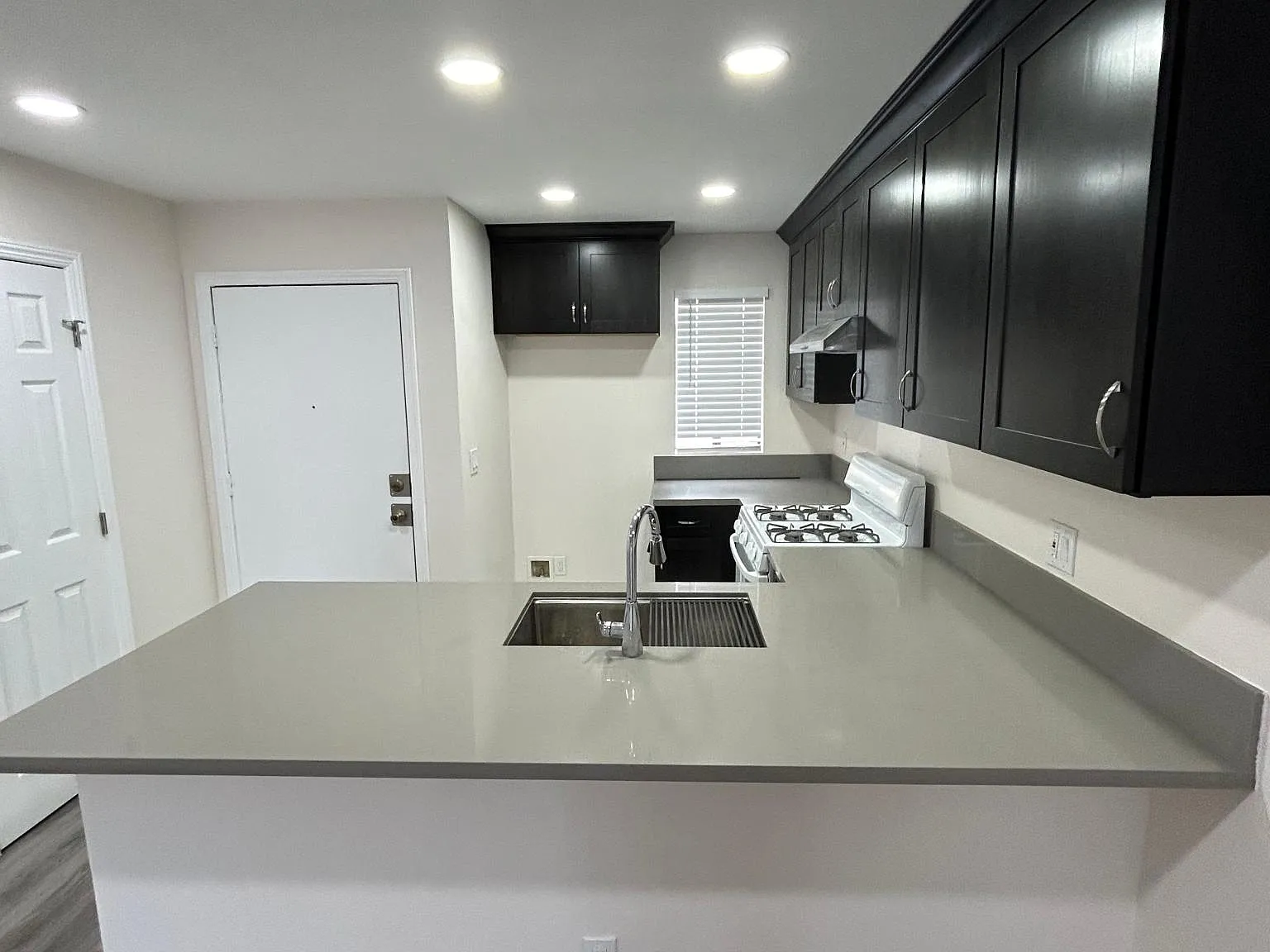 3 bed, 2.5 bath, 1500 sqft, $3,699 — Photo 3