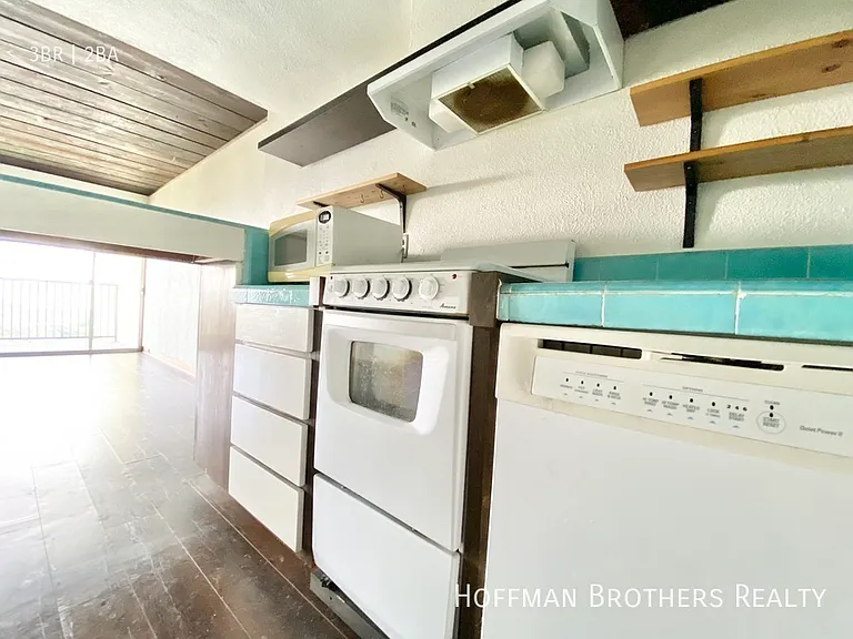 2342 Silver Ridge Ave #1 — Photo 7