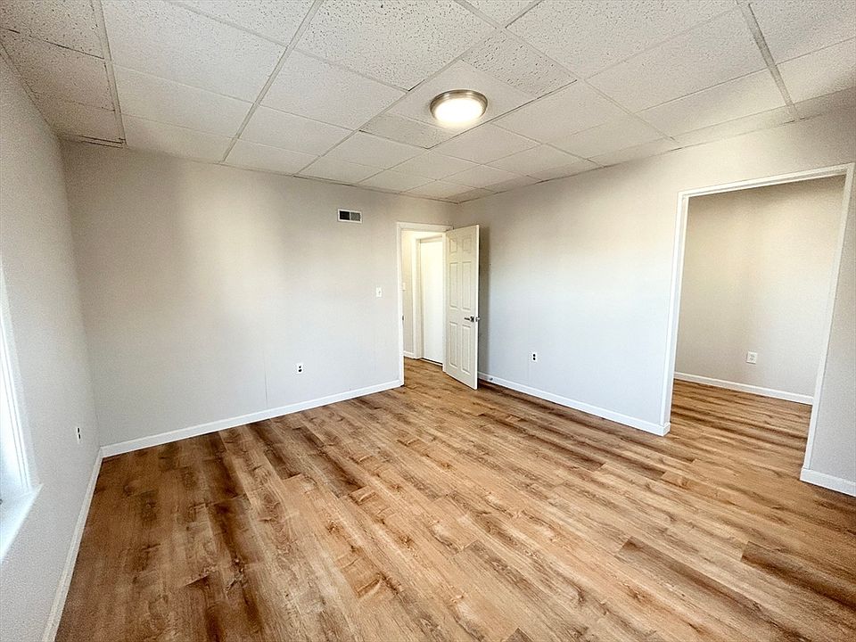 2nd image of 105 Buttonwood St APT 2