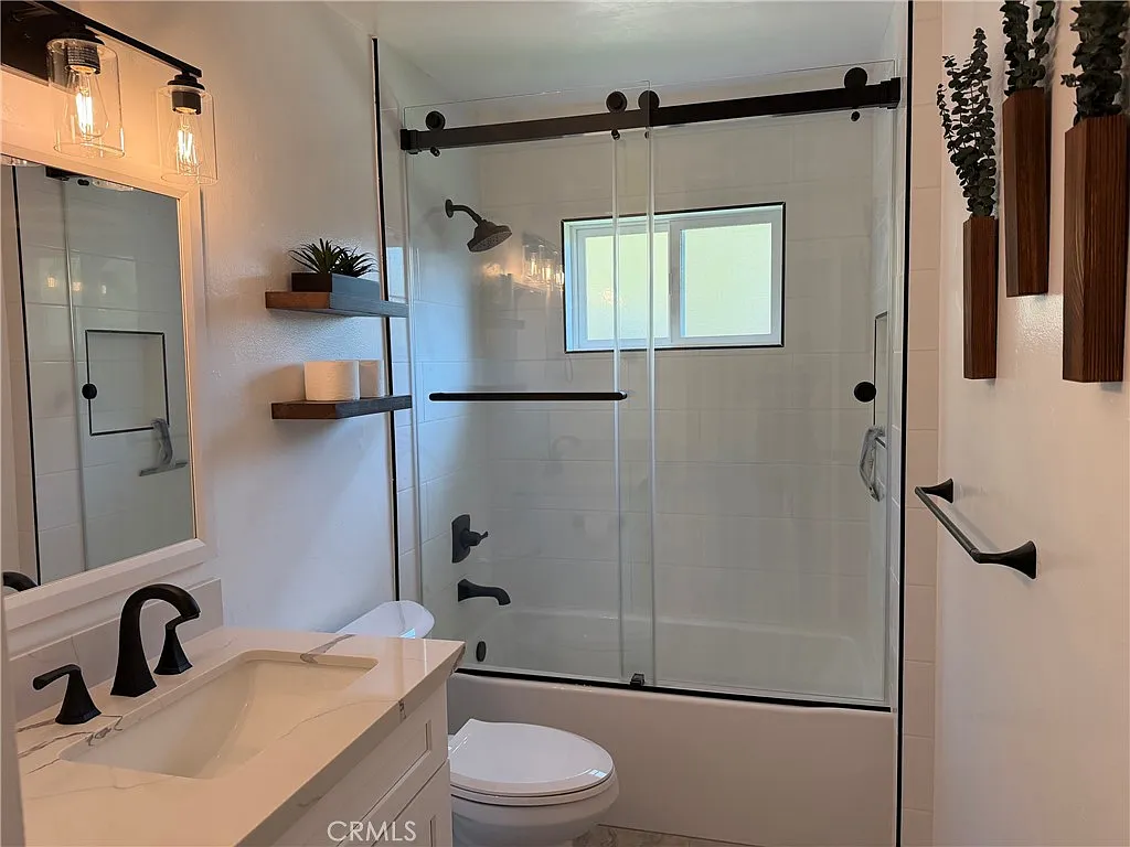 2 bed, 950 sqft, $3,495 — Photo 2