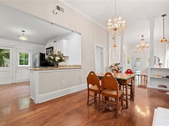 5th image of 2033 Coliseum St APT 2