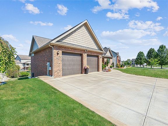 2nd image of 208 Woodcrest Ct