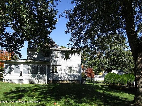 5th image of 32 Frost Ave