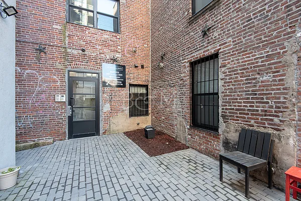 Rented by Brick&Mortar | media 28