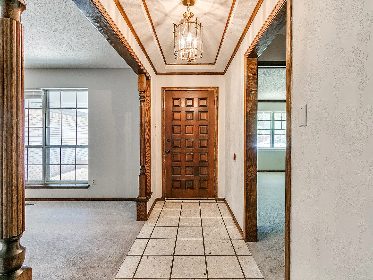 3 bed, 2.5 bath, 1975 sqft, $2,400 — Photo 2