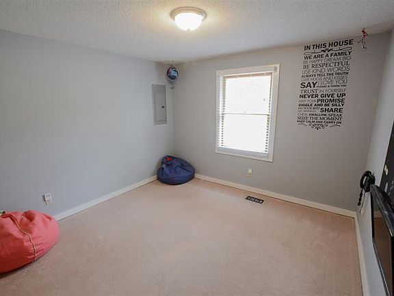 4th image of 1008 Douglas Ct